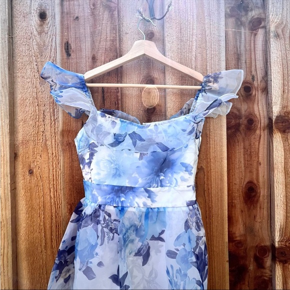 White and Blue Floral Organza Off-the-Shoulder Midi Dress ๐ฟ - Picture 5 of 10
